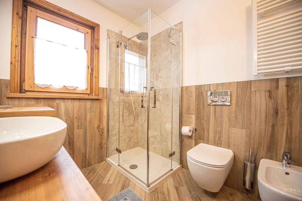 Shower, Toilet, Bathroom, Swimming pool, Bath