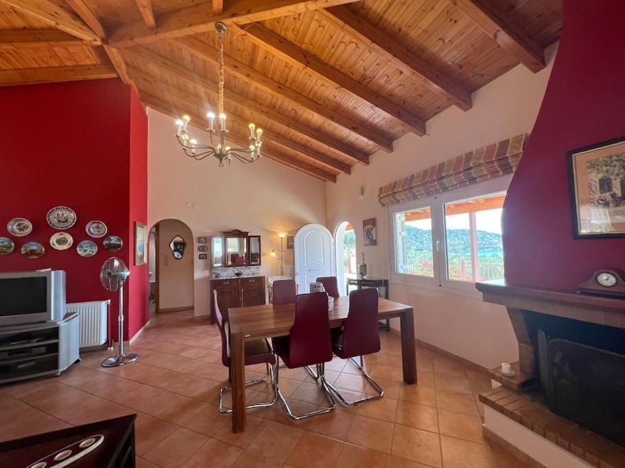 Communal lounge/ TV room, Living room, Seating area, Dining area
