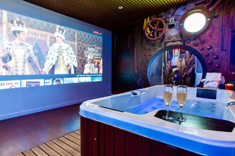 Hot Tub, Bathroom