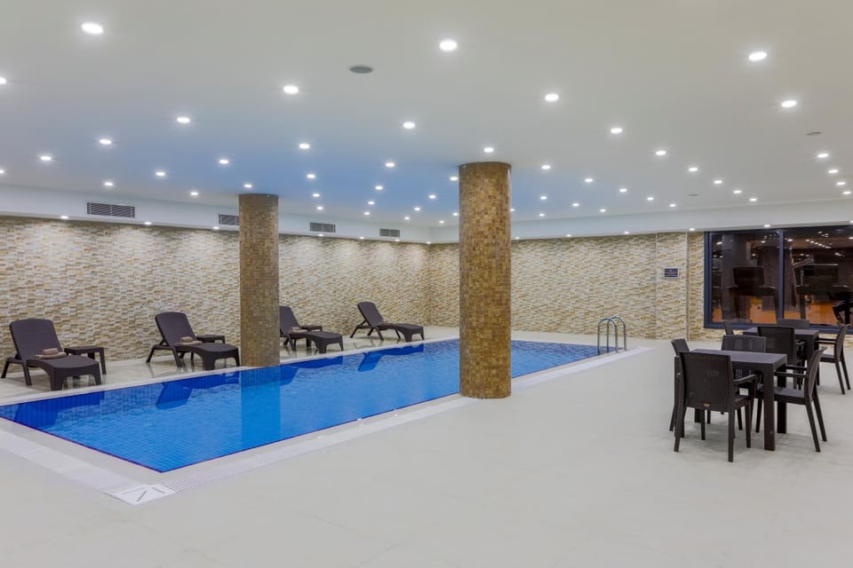 Swimming pool, Swimming pool