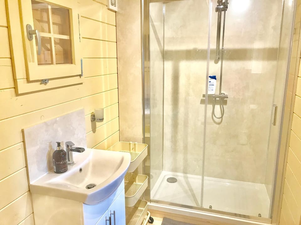 Sunset log cabin Cabin in Babergh District