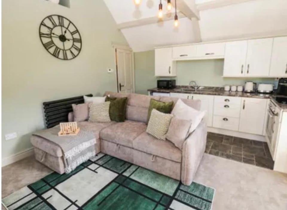 Crown and Cushion Appleby Inn in Moot Hall