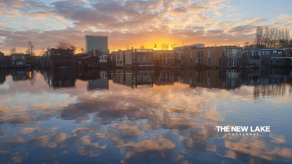 The New Lake Boathouse House in Amsterdam