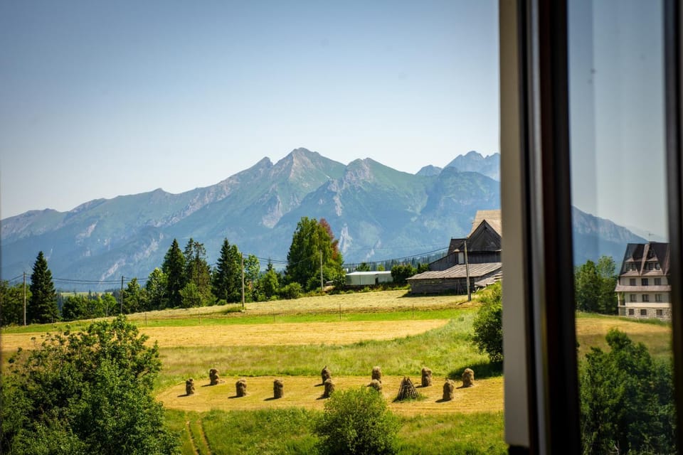 Nearby landmark, Spring, Day, Natural landscape, Mountain view