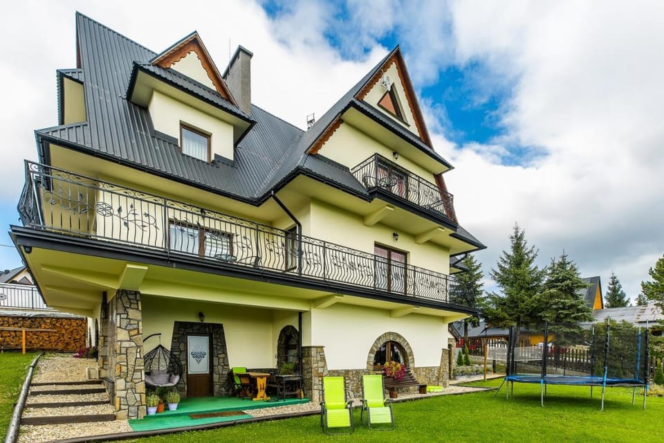 Property building, Spring, Day, Garden, Garden view