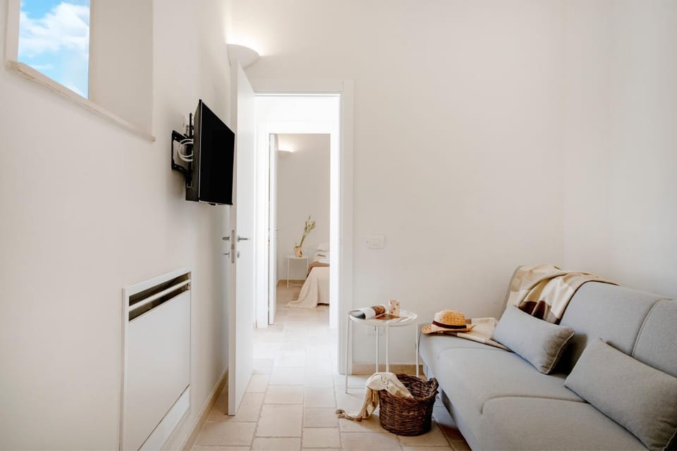 Communal lounge/ TV room, TV and multimedia, Living room, Seating area, Evening entertainment