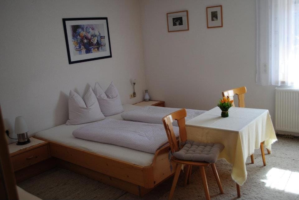 Day, Photo of the whole room