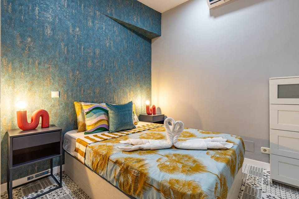 Bed, Bedroom, air conditioner