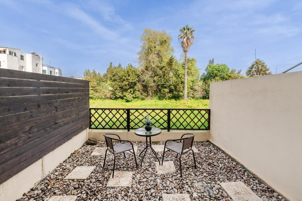 Balcony/Terrace, Garden view