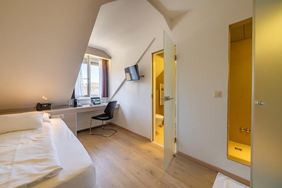 Staff, Photo of the whole room, Bedroom