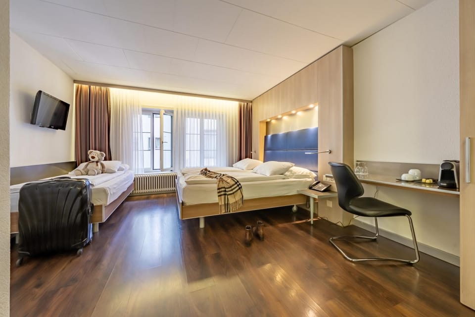 Staff, Photo of the whole room, Bedroom