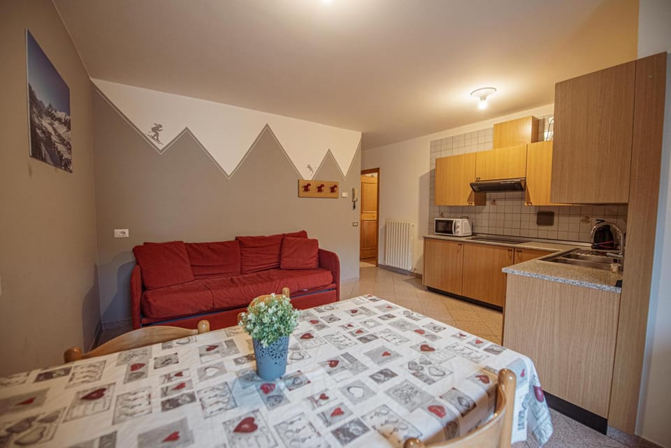 Kitchen or kitchenette, Living room, Photo of the whole room, Seating area, Dining area