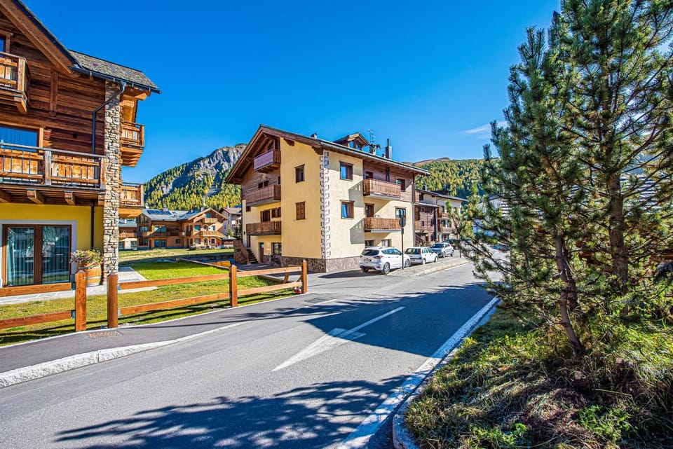 Property building, Day, Natural landscape, Mountain view