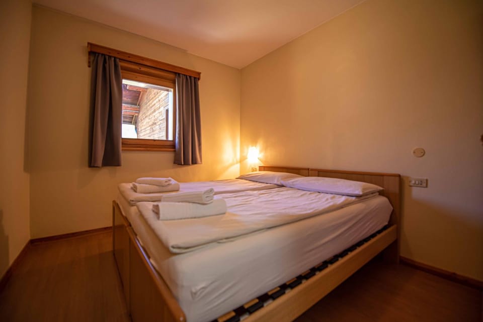 Bed, Photo of the whole room, towels