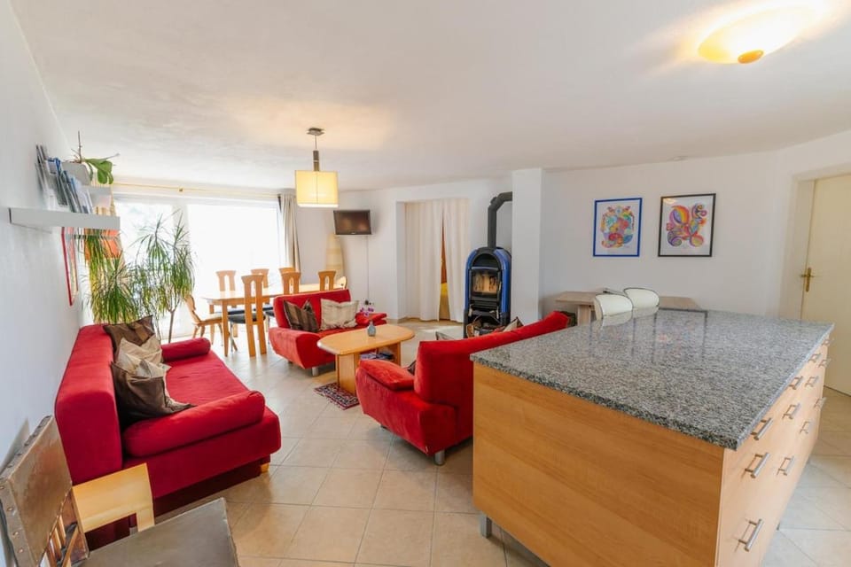 TV and multimedia, Kitchen or kitchenette, Living room, Seating area, Dining area