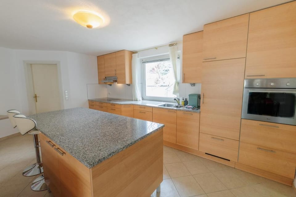 Kitchen or kitchenette, dishwasher