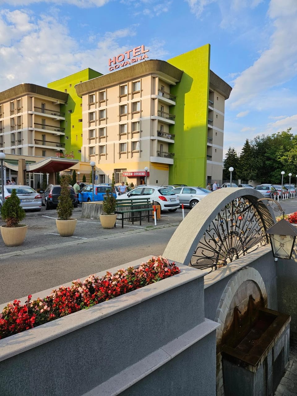 Property building, Street view, Location, Parking