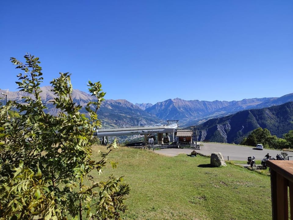 Garden, Mountain view