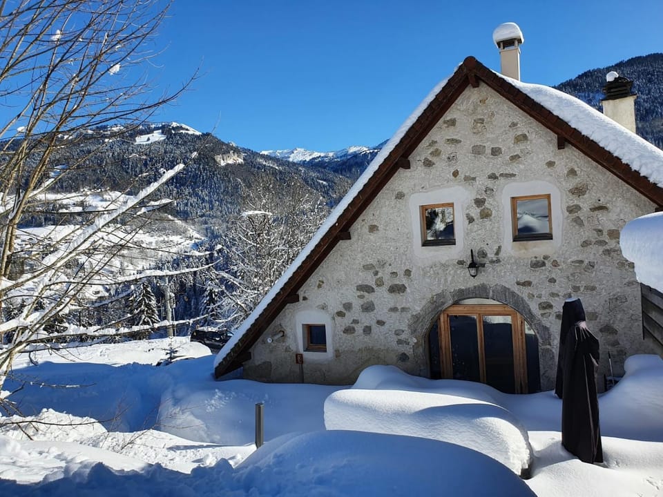 Property building, Facade/entrance, Winter