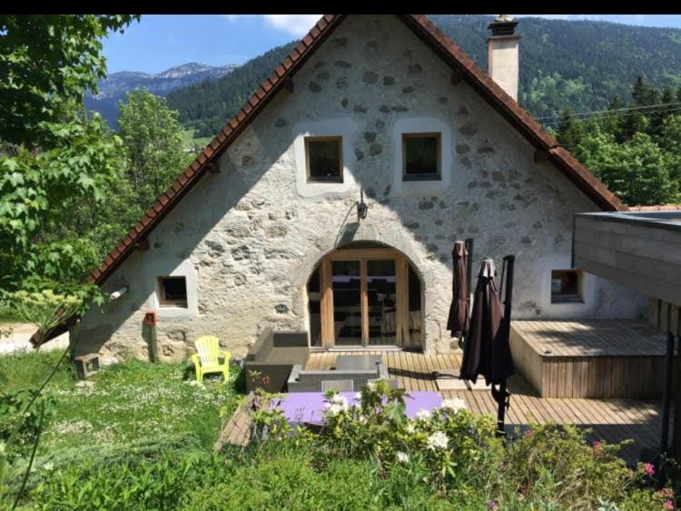 Property building, Patio, Garden, Balcony/Terrace