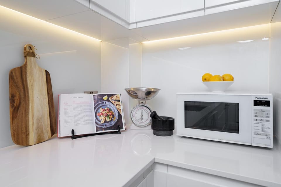 Kitchen or kitchenette, Food, minibar