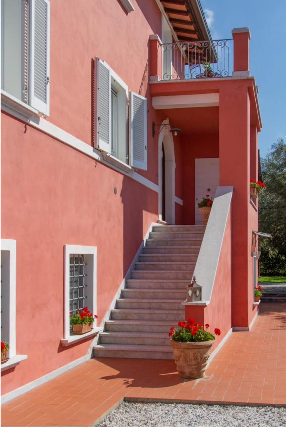 Shower, Toilet, Property building, Patio, Facade/entrance, Spring, Bed, Summer, Garden, Garden, Bathroom, TV and multimedia, Food and drinks, Bedroom, Garden view, Mountain view, Pool view, Swimming pool, Swimming pool, Alcoholic drinks, Non alcoholic drinks, young children, older children, Family