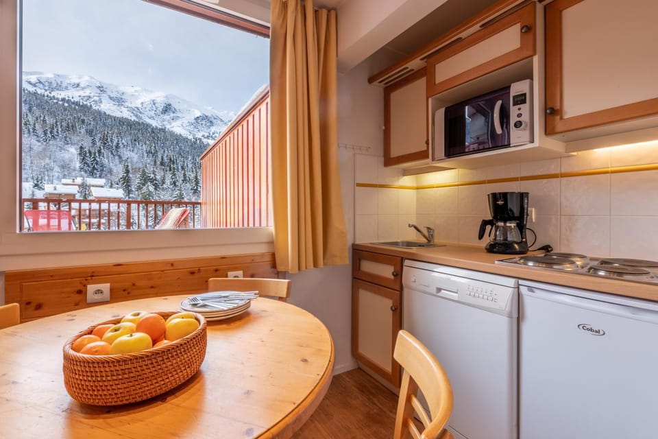 Coffee/tea facilities, Kitchen or kitchenette, Food and drinks, dishwasher, minibar, stove, kitchen