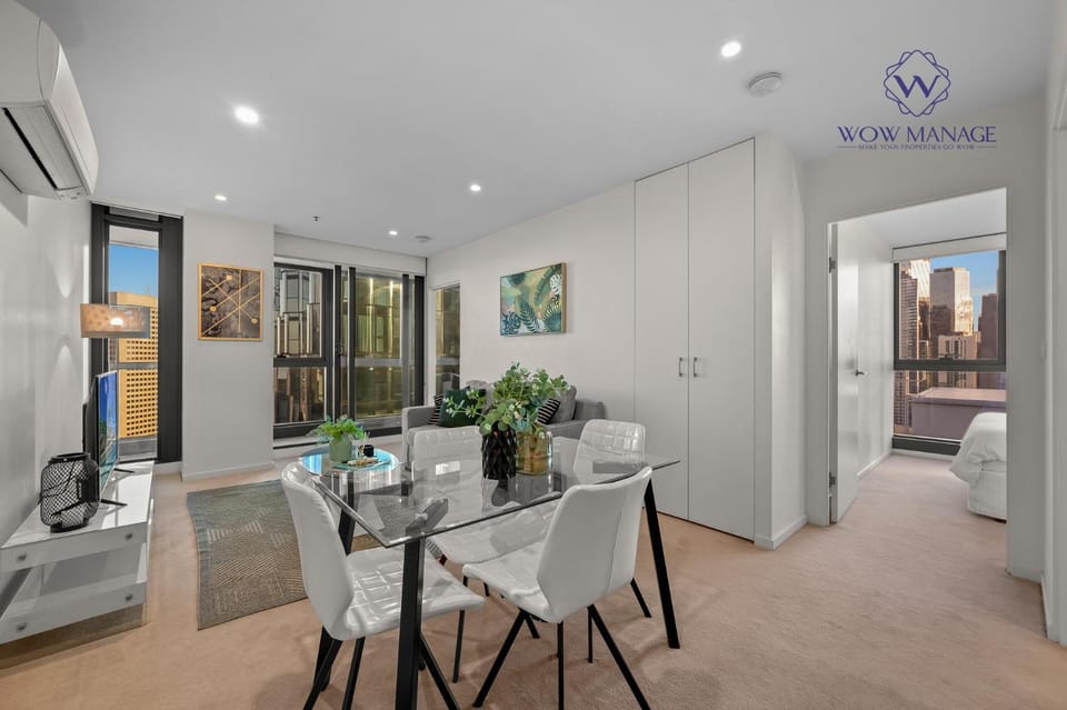 TV and multimedia, Seating area, Dining area