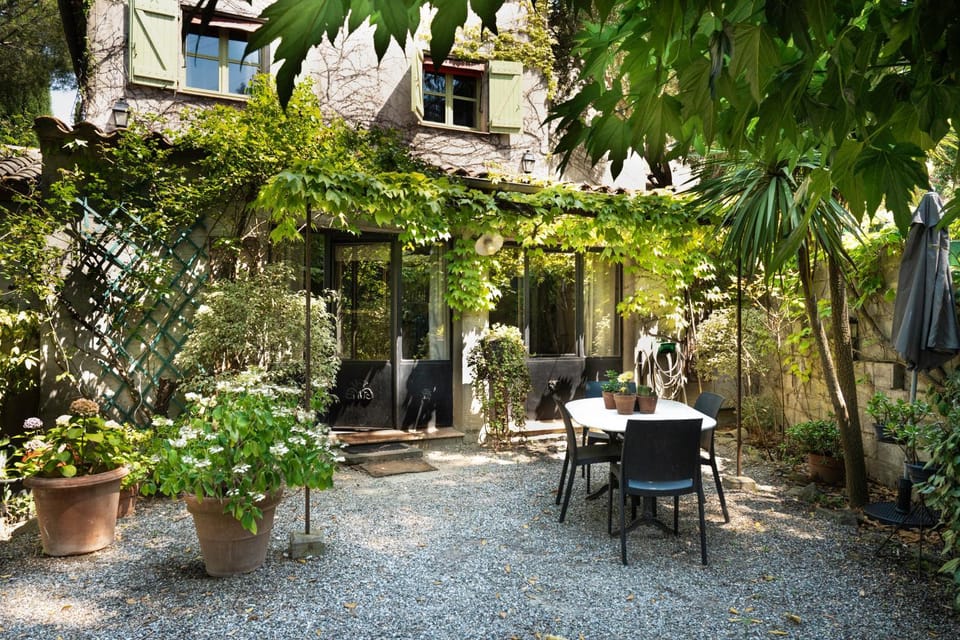 Garden, Dining area