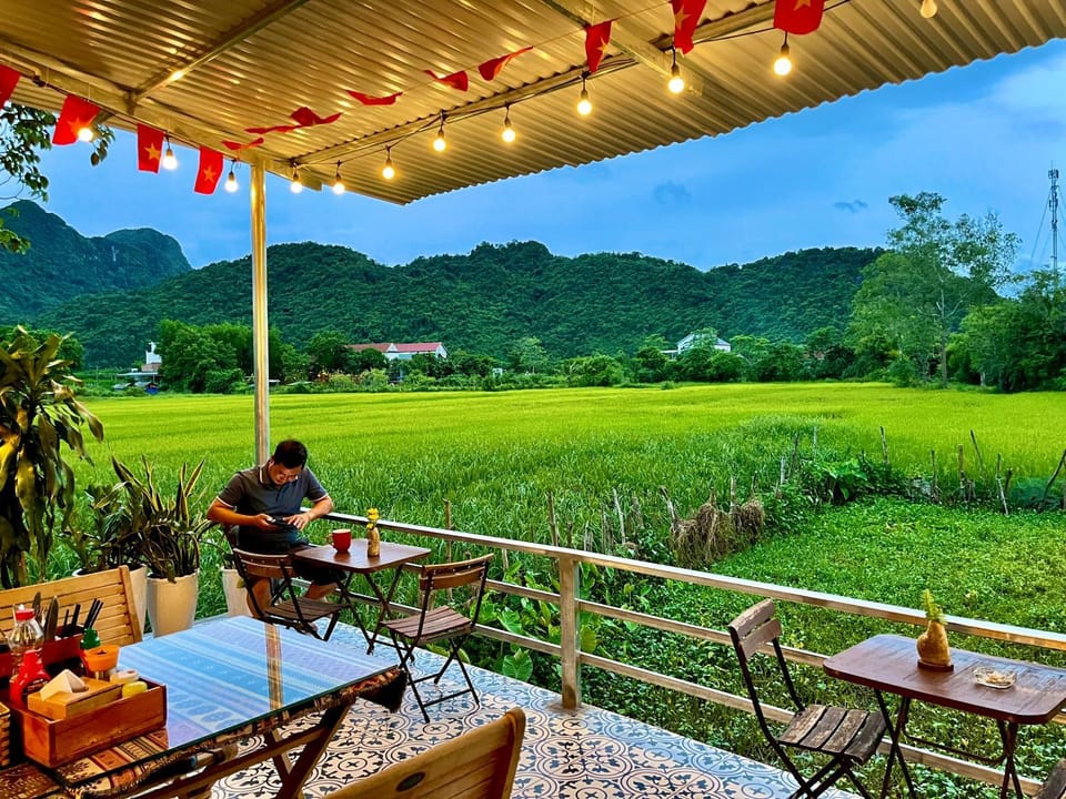 Restaurant/places to eat, View (from property/room), Mountain view