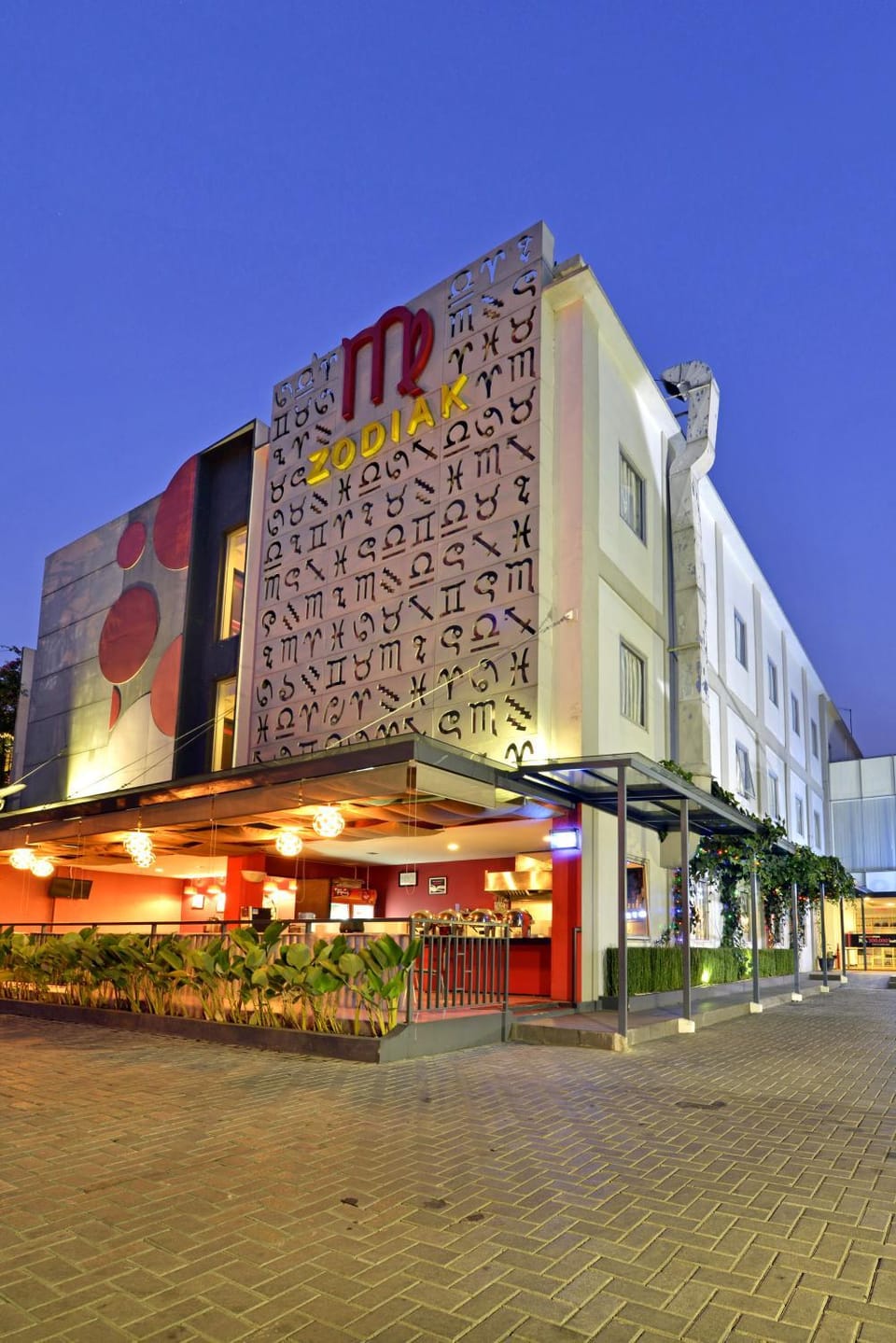 Facade/entrance