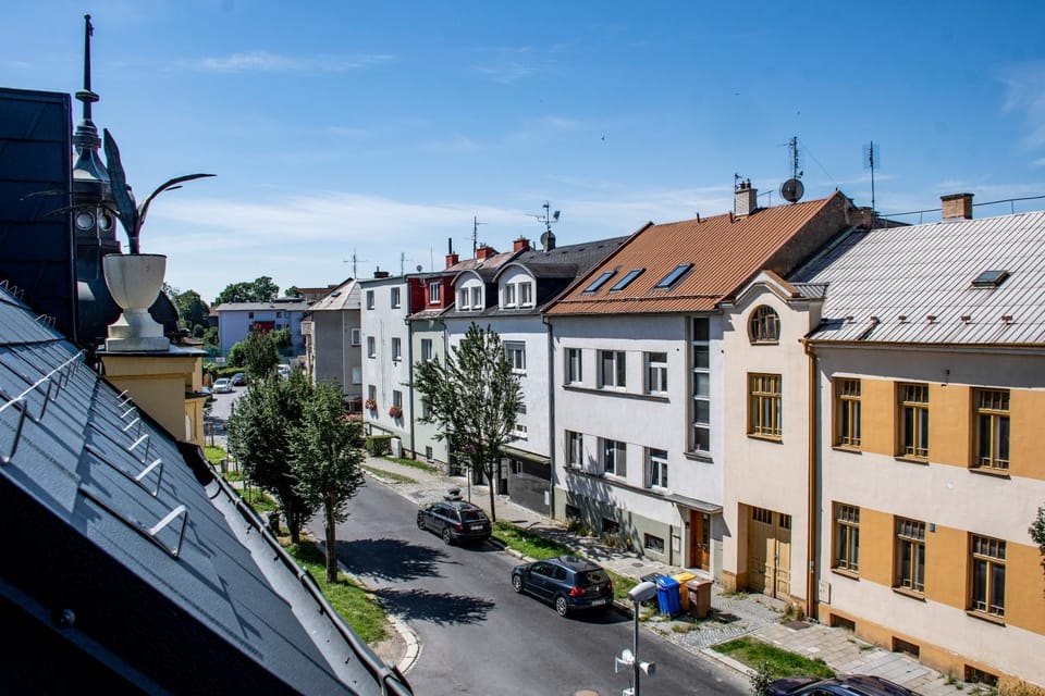 Neighbourhood, Street view