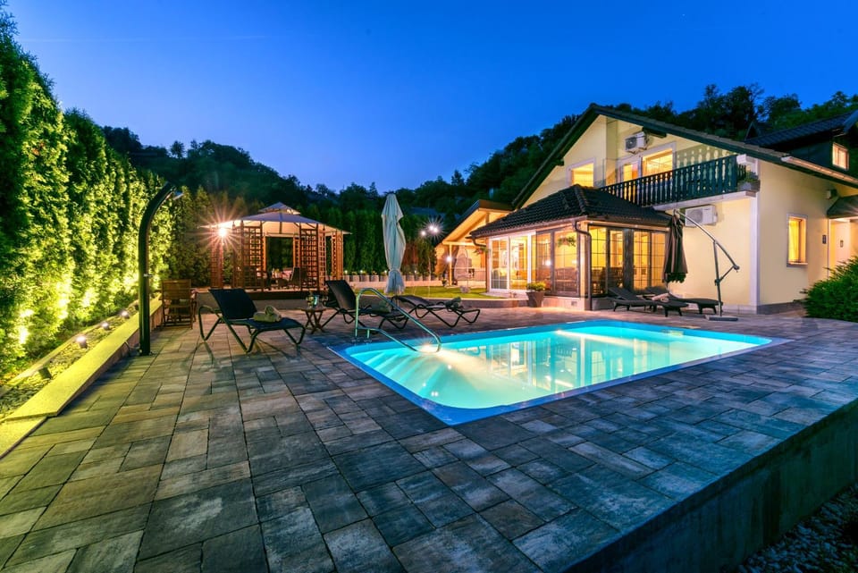 Patio, BBQ facilities, Garden, Balcony/Terrace