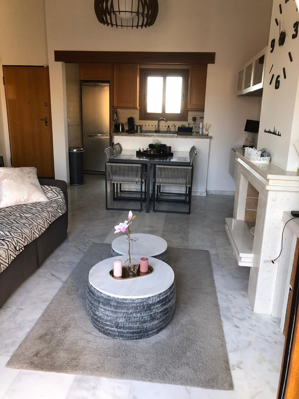 Living room, Photo of the whole room
