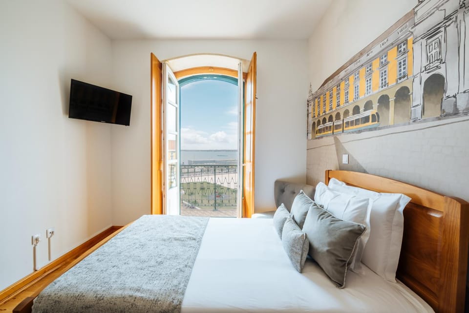 Bed, Photo of the whole room, Bedroom, River view