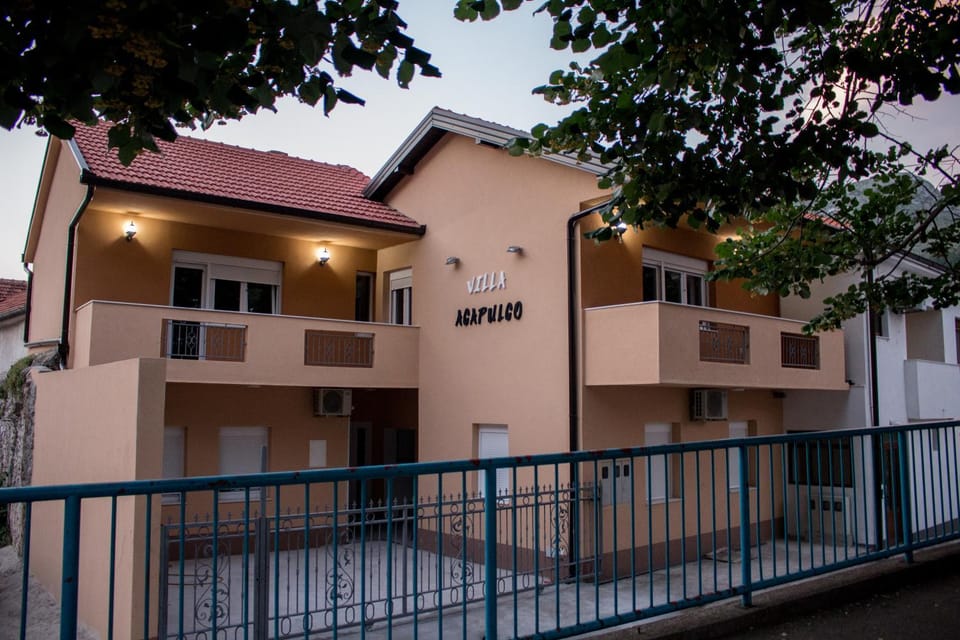 Property building, Off site, Balcony/Terrace, Area and facilities, Location, Certificate/Award