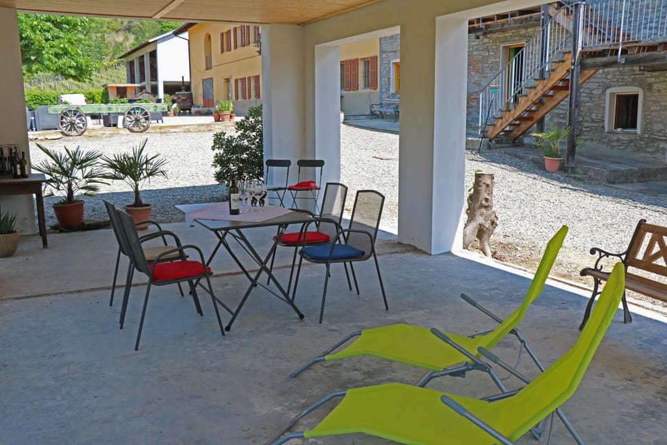 Property building, Patio, Balcony/Terrace