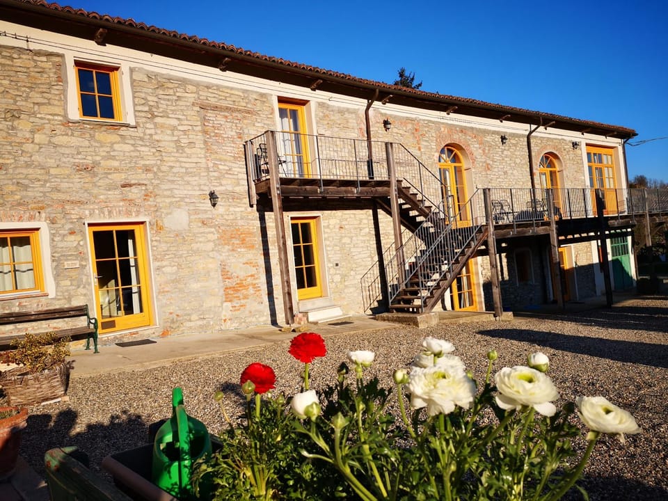 Property building, Patio, Facade/entrance