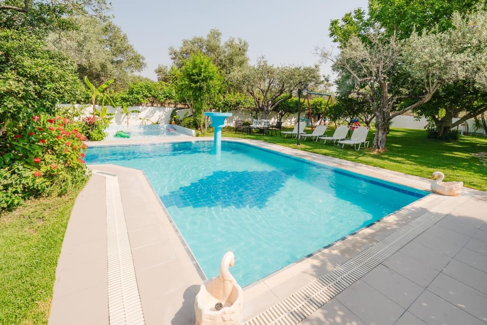 Spring, Garden, Garden view, Swimming pool, sunbed