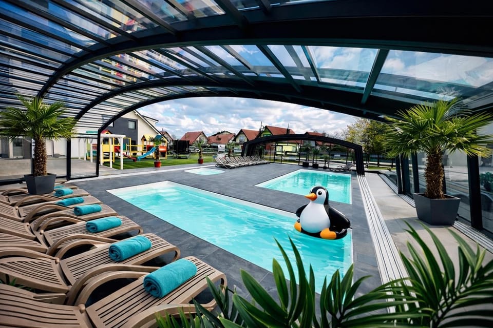 Day, Natural landscape, Pool view, Swimming pool, sunbed