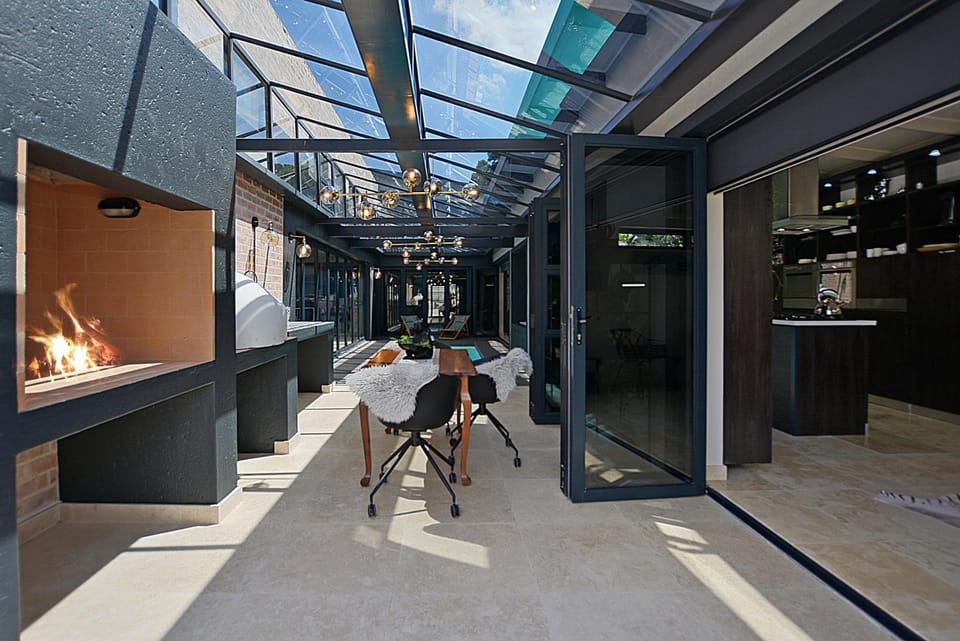 Dining area, Pool view