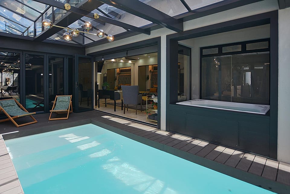 Hot Tub, Hot Tub, Bedroom, Pool view, Swimming pool