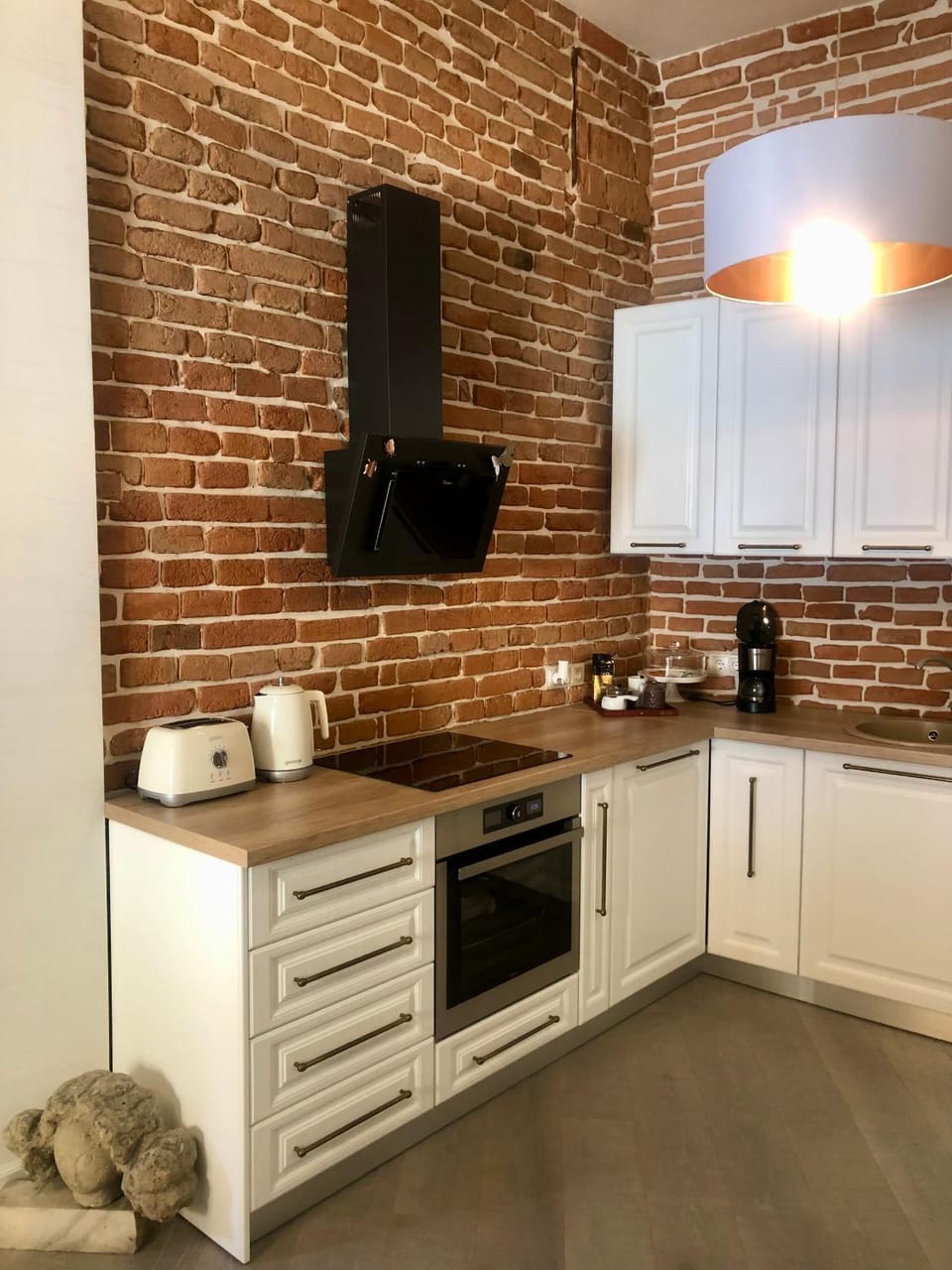 Coffee/tea facilities, stove, toaster