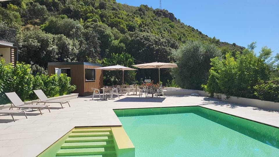 Swimming pool, Breakfast