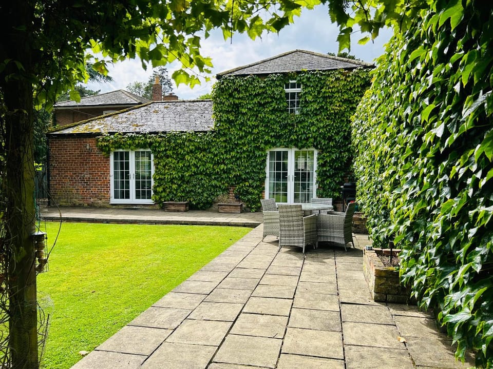 The Old Coach House at Stewton Apartment in England