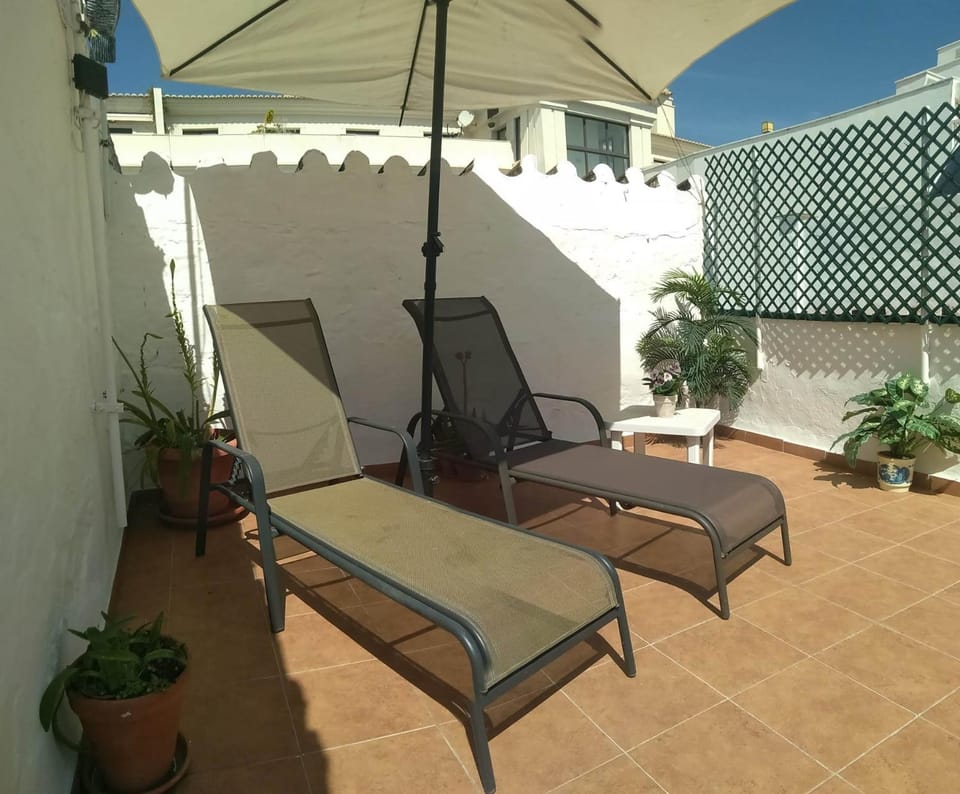 Balcony/Terrace, sunbed