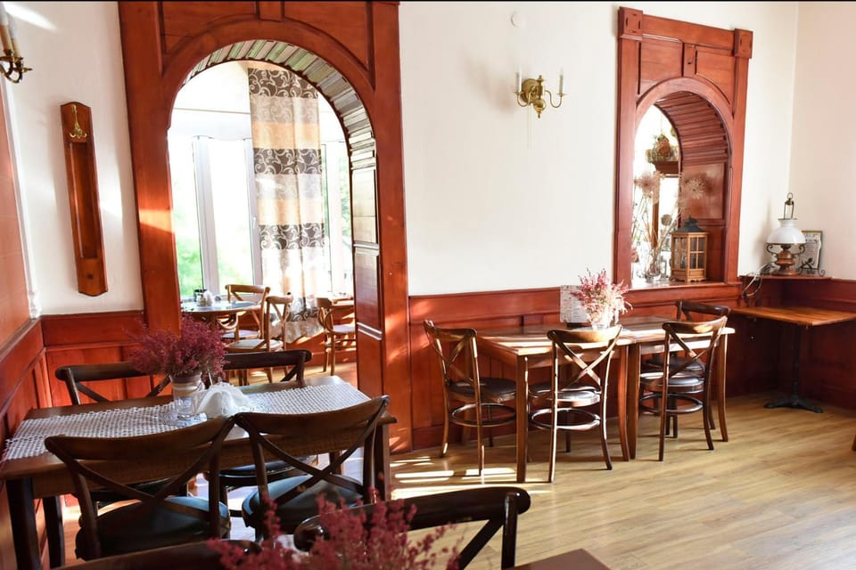 Restaurant/places to eat, Banquet/Function facilities
