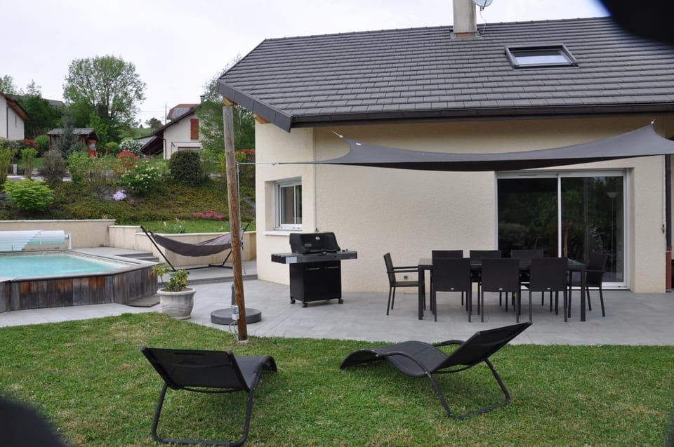 BBQ facilities, Garden, Garden view, Pool view, Swimming pool, sunbed