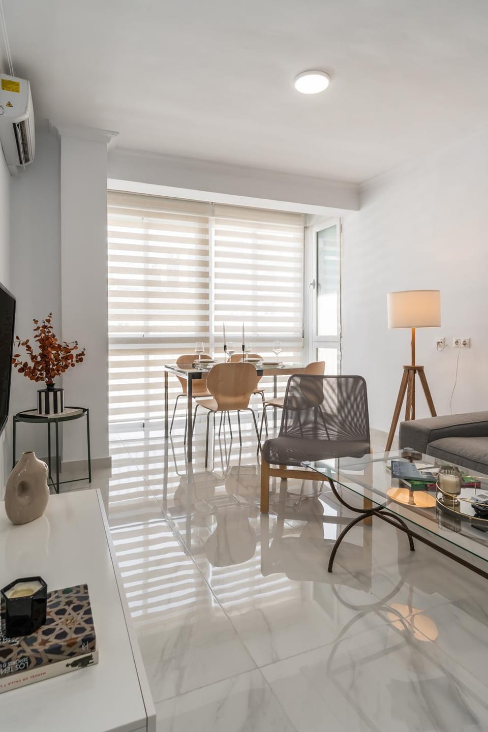 Living room, Dining area