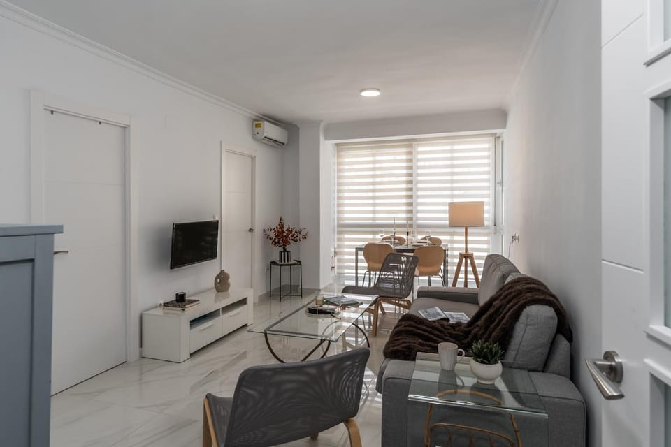 TV and multimedia, Living room, Dining area, air conditioner